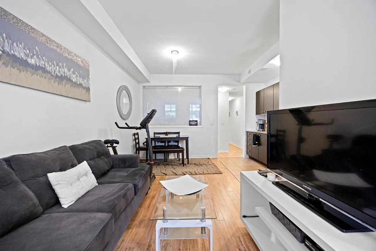 Beautiful Townhouse Near Yorkdale Mall, Wilson Subway Apartment Toronto