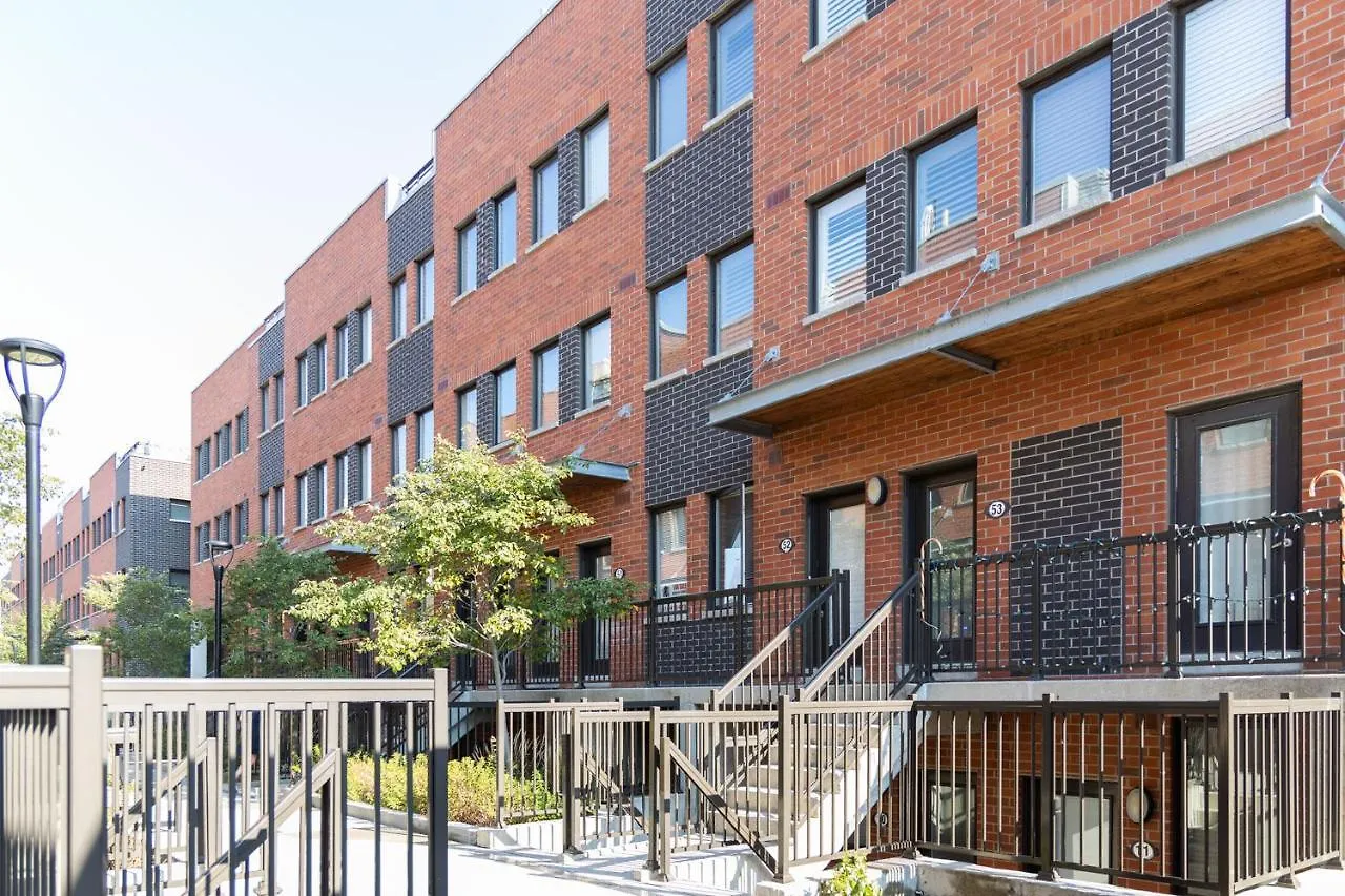 Beautiful Townhouse Near Yorkdale Mall, Wilson Subway Apartment Toronto Canada