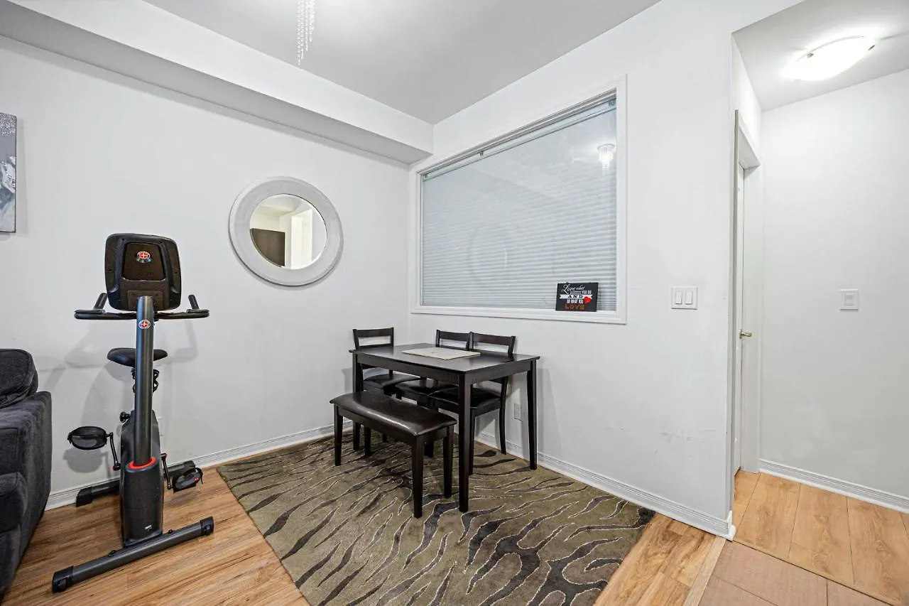 Beautiful Townhouse Near Yorkdale Mall, Wilson Subway Apartment Toronto