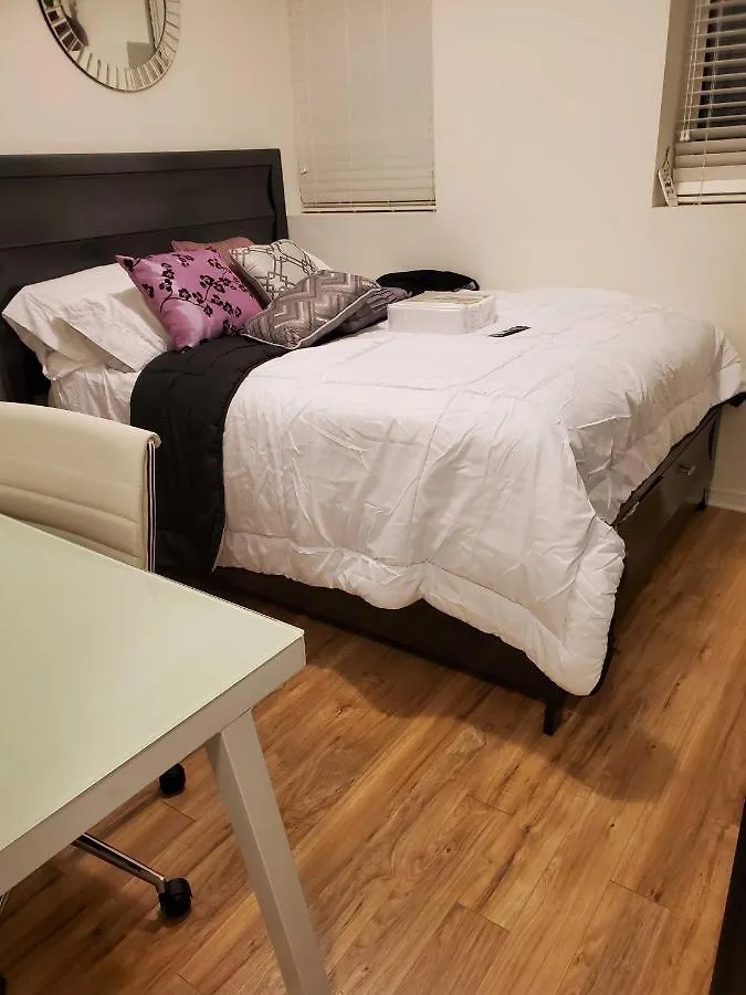 Beautiful Townhouse Near Yorkdale Mall, Wilson Subway Apartment Toronto
