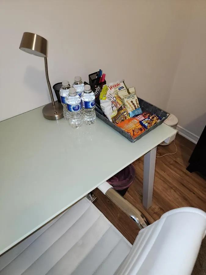 Beautiful Townhouse Near Yorkdale Mall, Wilson Subway Apartment Toronto Canada