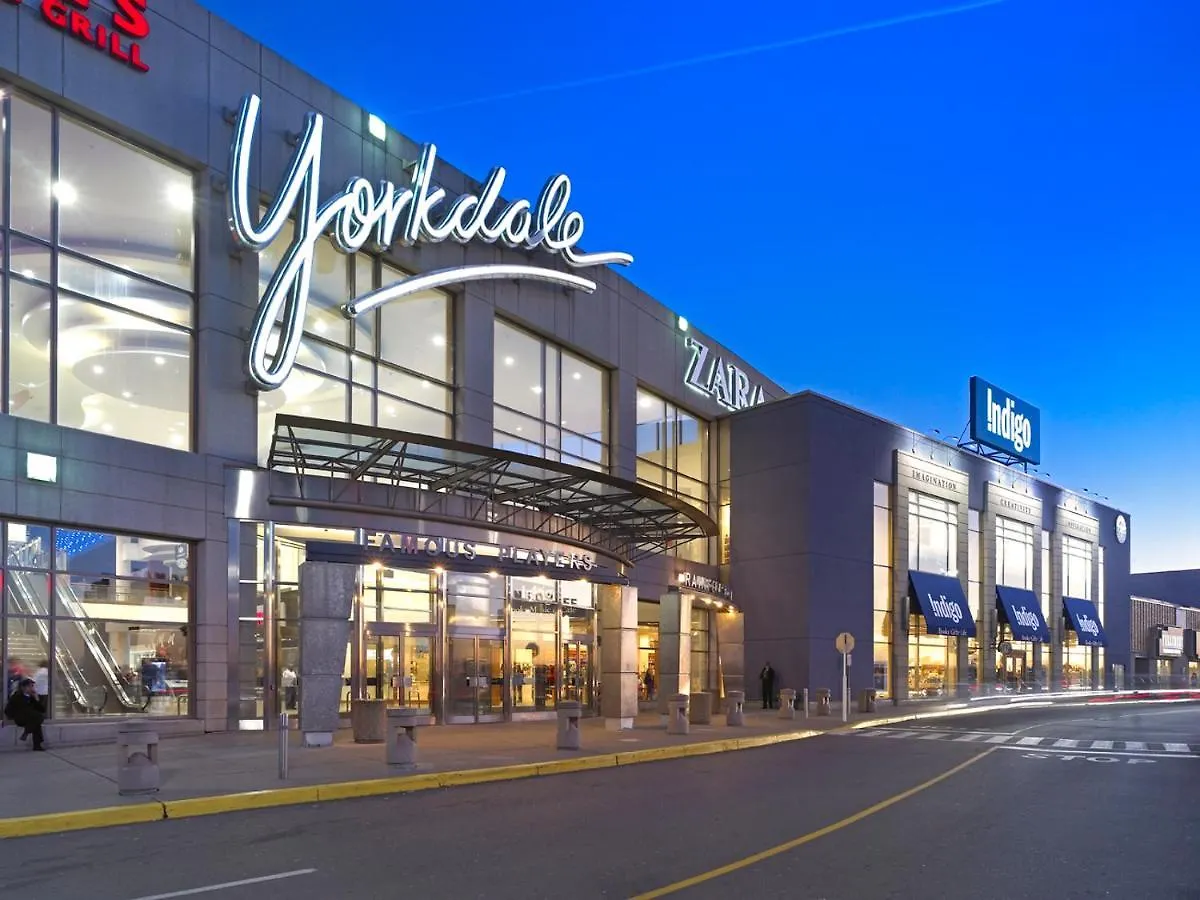 Beautiful Townhouse Near Yorkdale Mall, Wilson Subway Apartment Toronto Canada