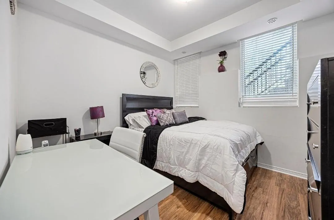 Beautiful Townhouse Near Yorkdale Mall, Wilson Subway Apartment Toronto