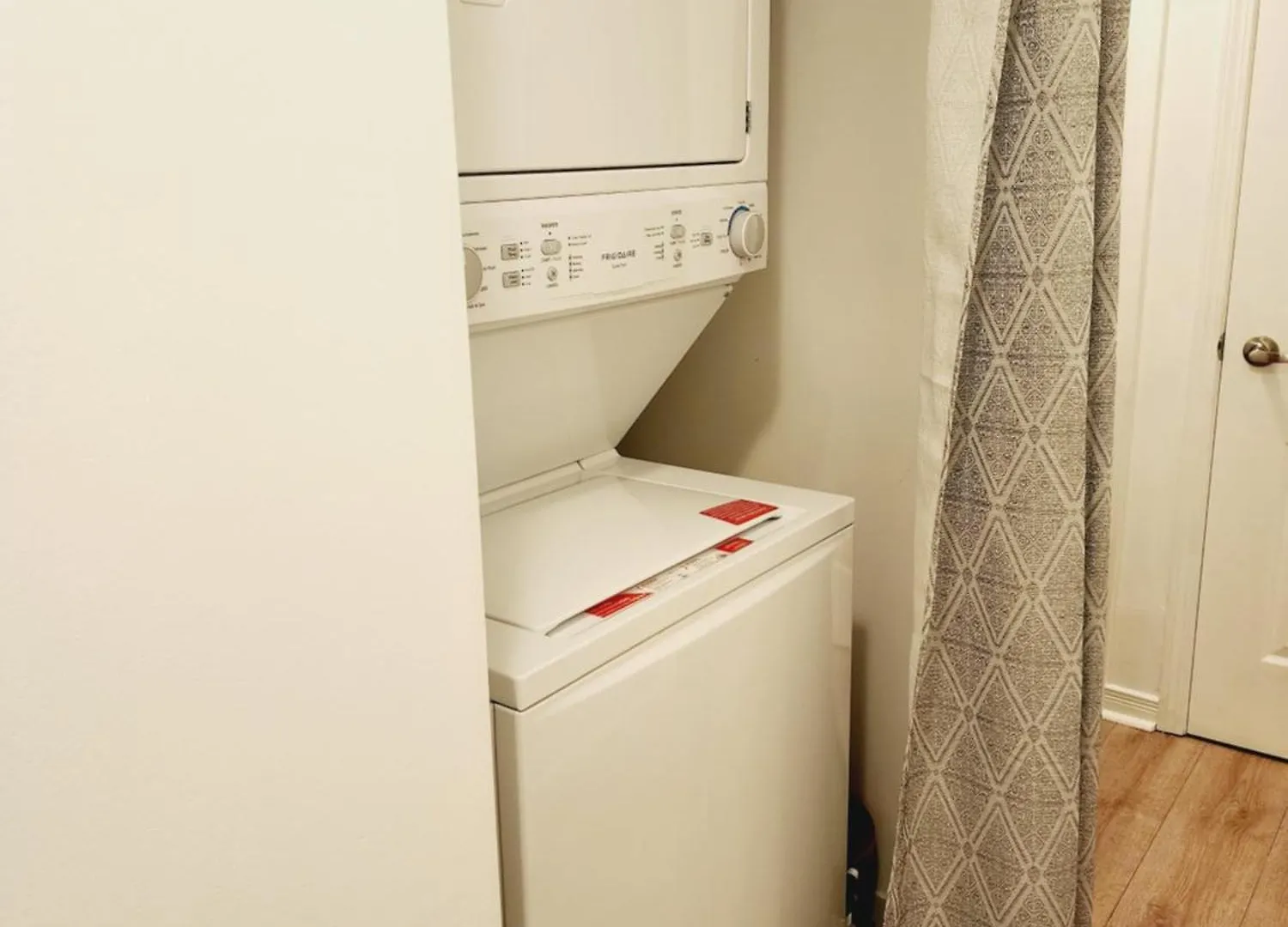Beautiful Townhouse Near Yorkdale Mall, Wilson Subway Apartment Toronto Canada