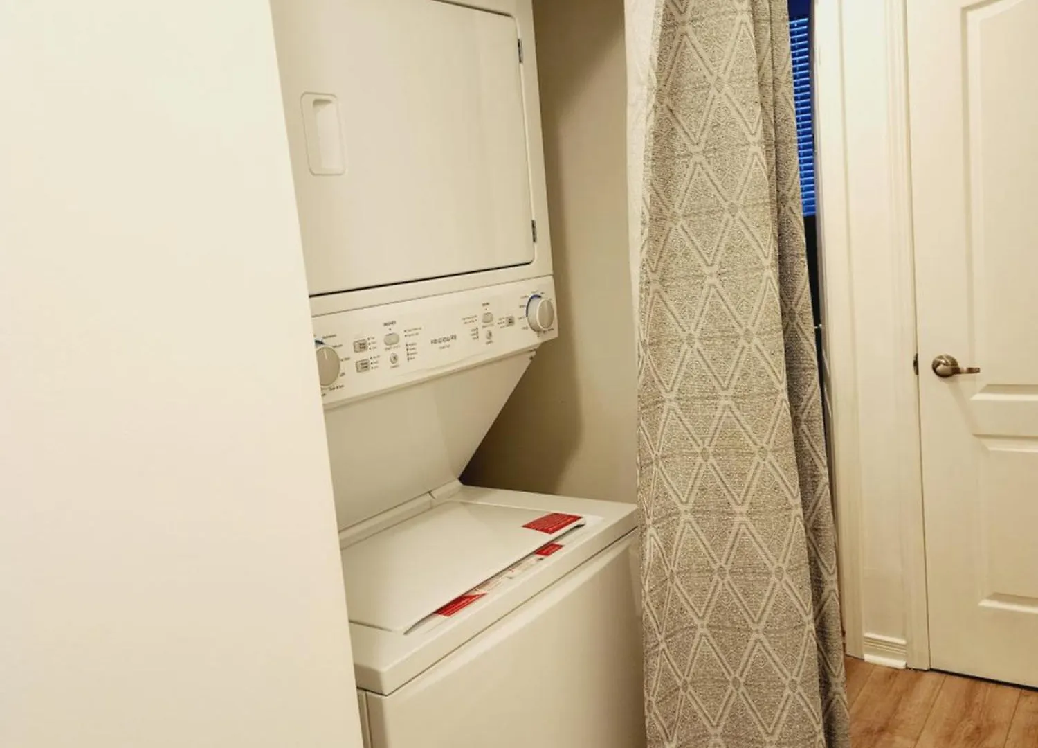 Beautiful Townhouse Near Yorkdale Mall, Wilson Subway Apartment Toronto Canada