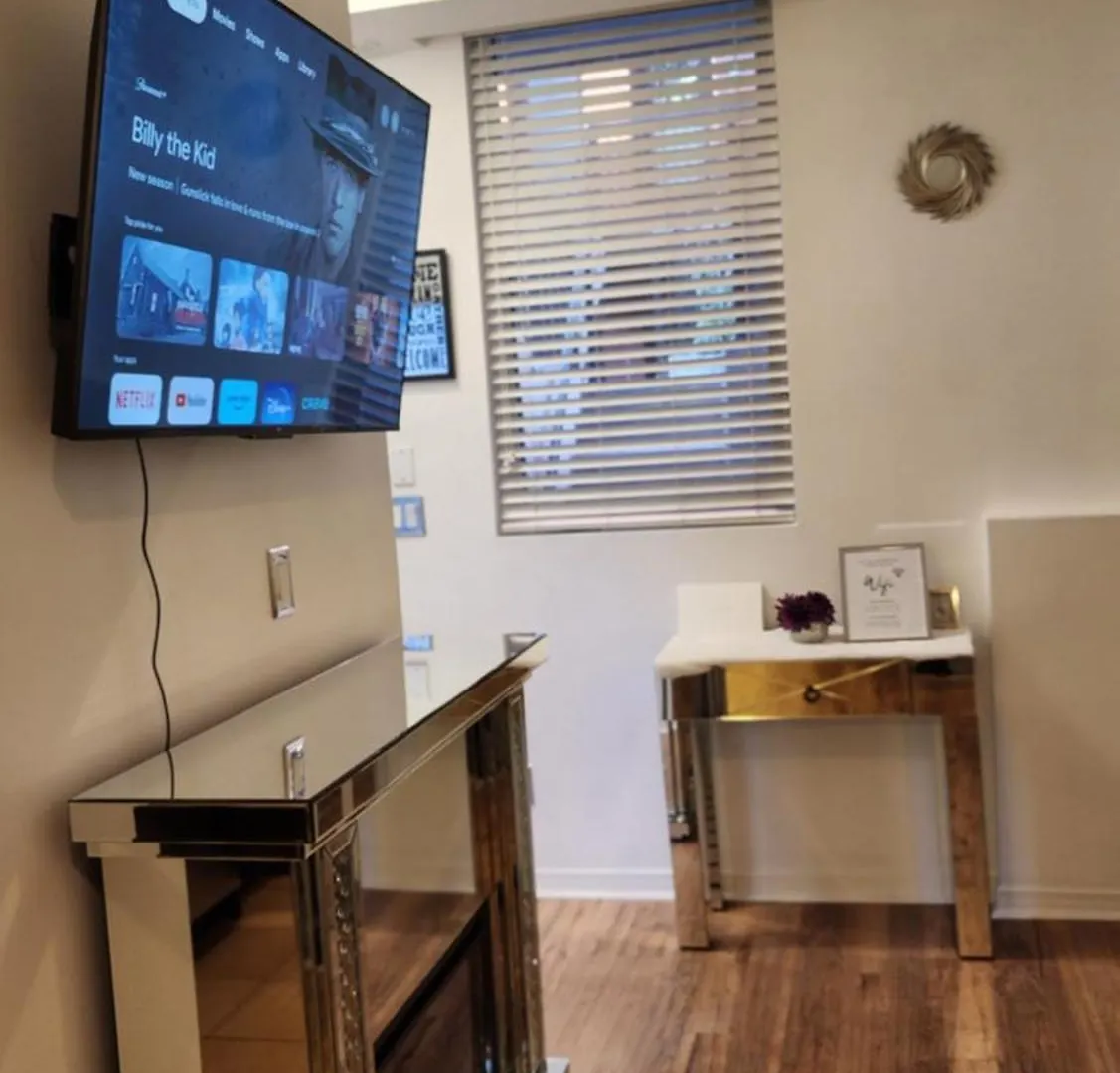 Beautiful Townhouse Near Yorkdale Mall, Wilson Subway Apartment Toronto