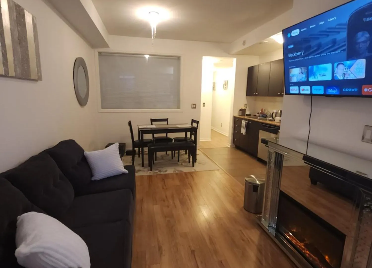 Beautiful Townhouse Near Yorkdale Mall, Wilson Subway Apartment Toronto
