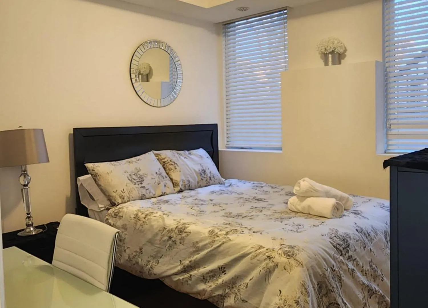 Beautiful Townhouse Near Yorkdale Mall, Wilson Subway Apartment Toronto