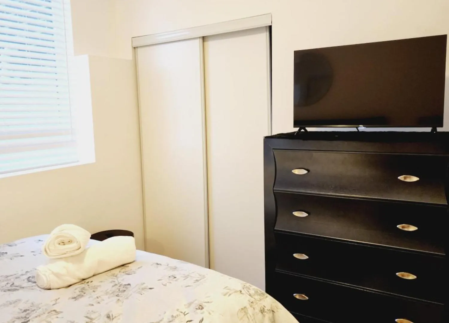 Beautiful Townhouse Near Yorkdale Mall, Wilson Subway Apartment Toronto Canada